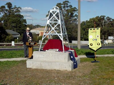 Barth Mur preparing to unveil the plaque